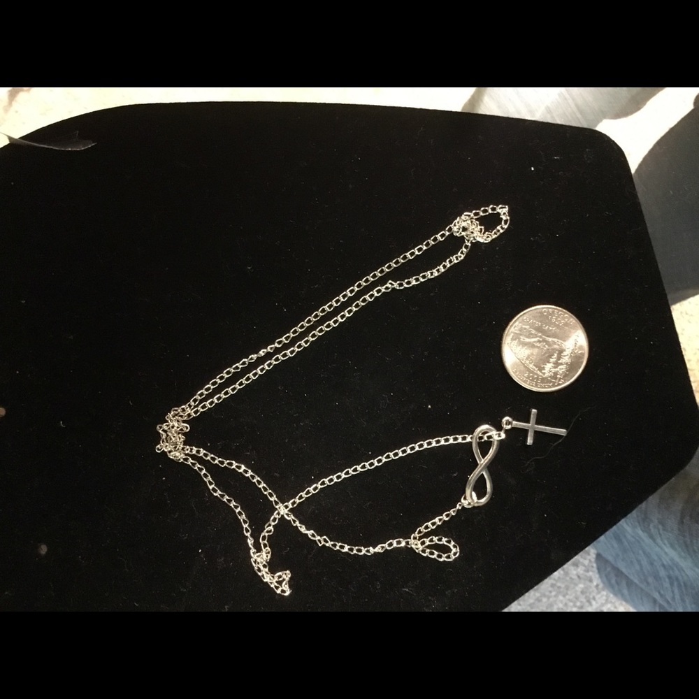 ❤️ DAINTY INFINITY CROSS NECKLACE - Picture 2 of 4